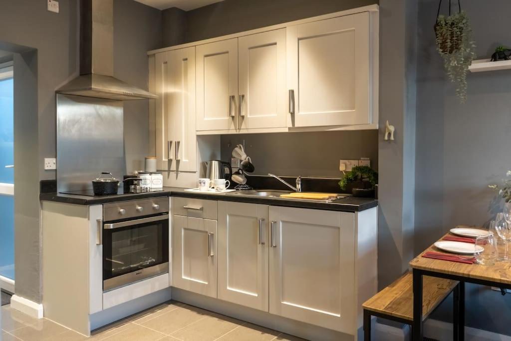 Vibrant City Centre Townhouse With Free Parking Rare Outdoor Patio Belfast Exteriér fotografie