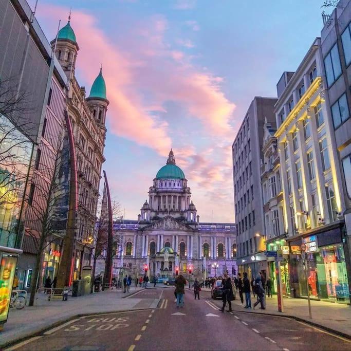 Vibrant City Centre Townhouse With Free Parking Rare Outdoor Patio Belfast Exteriér fotografie